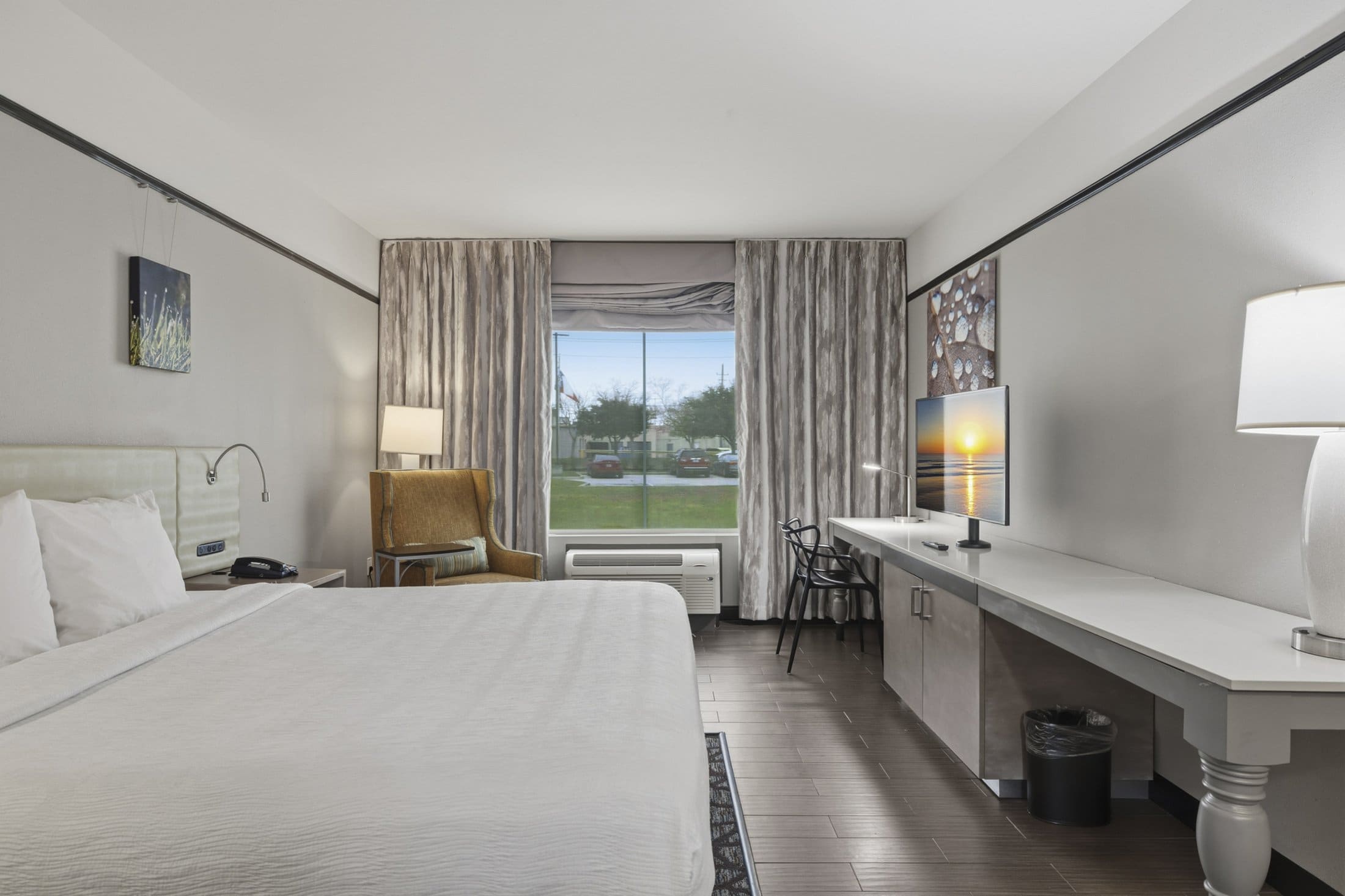 Kozy Hotel Houston North — photo 32 of 42